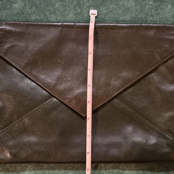 Vintage 70s Dark Green Leather Woodward and Lothrop Envelope Purse - Picture 7 of 12